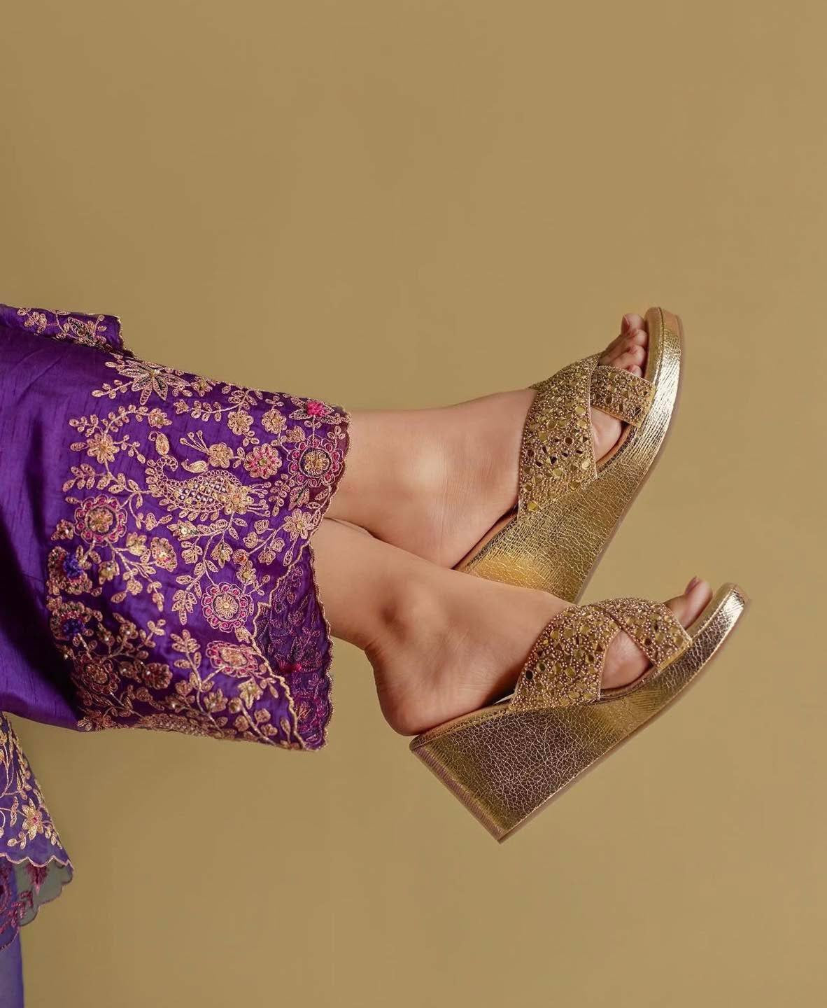 Golden Mirror Wedges