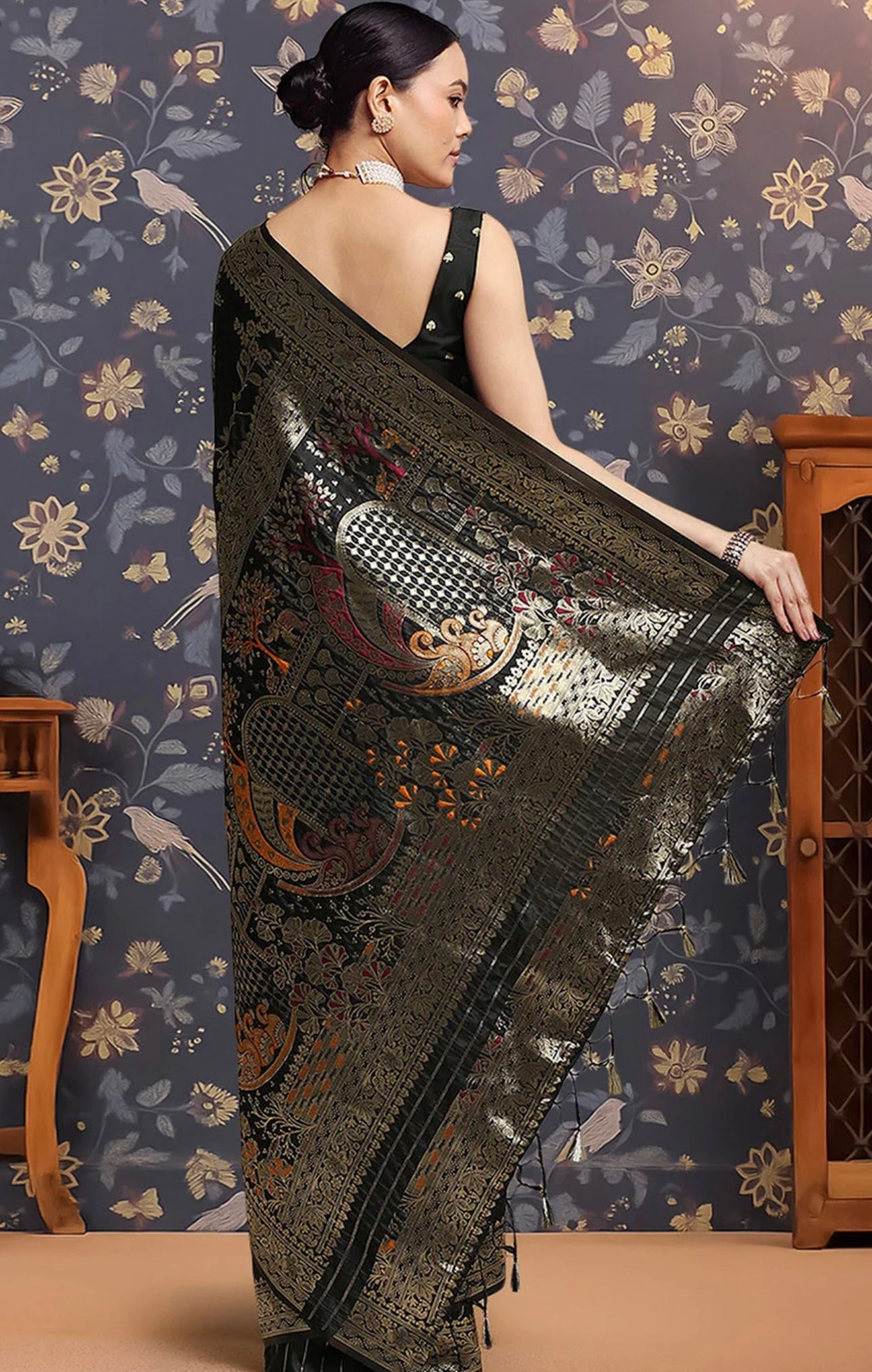 Mughlai Black Saree
